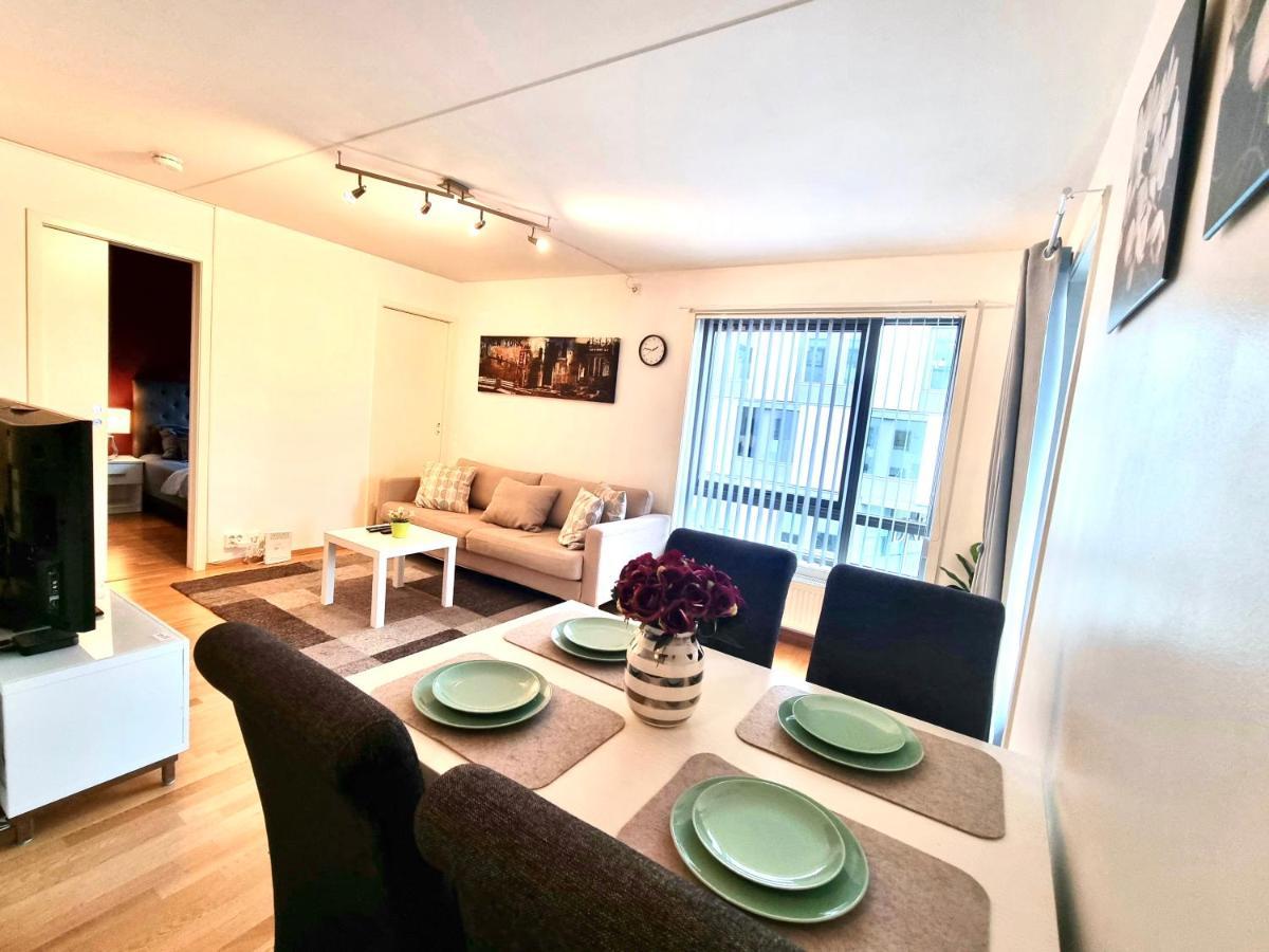 Demims - Location & Parking